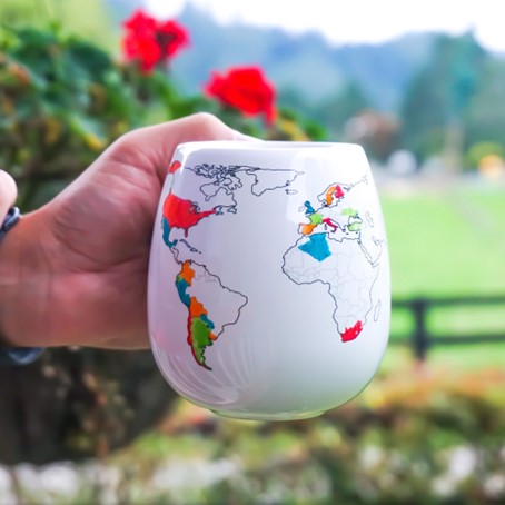Wereldkaart kleur in keramische mok | Reismokken